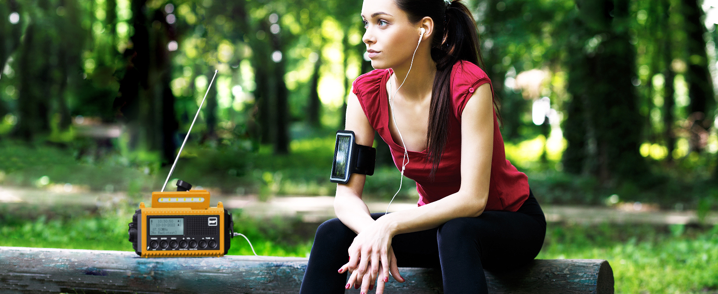 Радіоприймач Kurbelradio з DAB+/DAB/UKW, акумулятор 5000mAh, ліхтарик, аварійне радіо, USB-зарядка, FM, динамо, SOS-сигнал, для туризму та відпочинку на природі (жовтий)