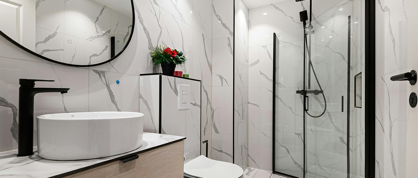 Тримач для рушників без свердління, 60 см, самоклеючий, з гачками, нержавіюча сталь, вологостійкий, для ванної кімнати та кухні, срібляний