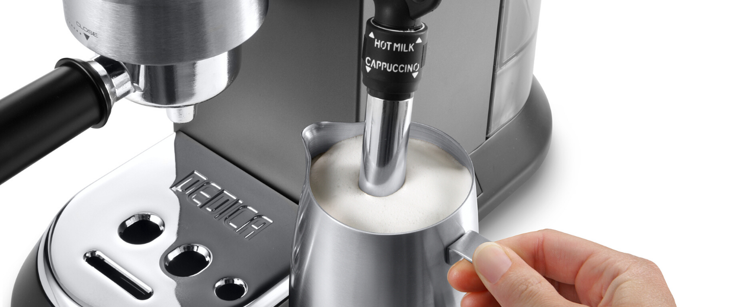 Еспресо-машина De'Longhi Dedica Style EC 685.B – компактна модель з професійним капучинатором, 1 л резервуар, чорний колір