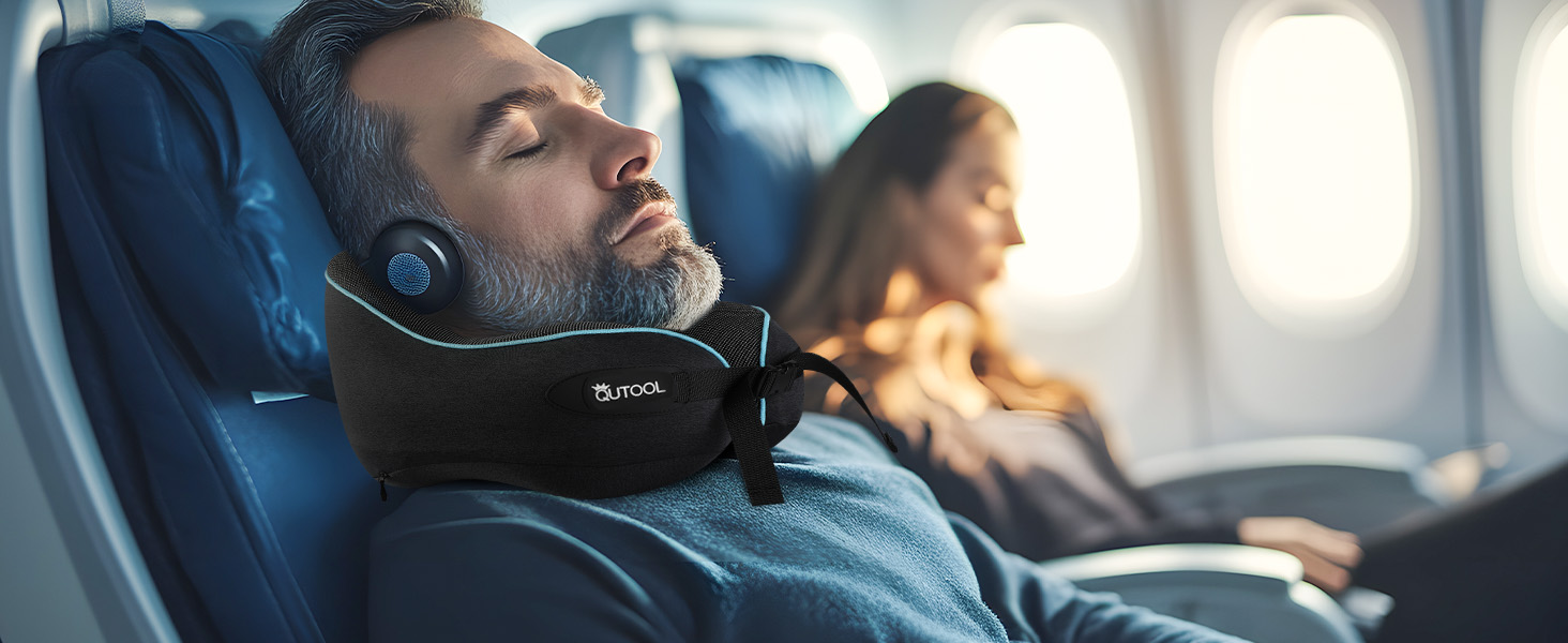 Подушка для шиї у літак Memory Foam з регульованими ремінцями, дихаючим чохлом, у вигляді «вушка» для літака, авто, поїзда. У комплекті сумка з гачком для зручного транспортування. Стандартна, для дорослих