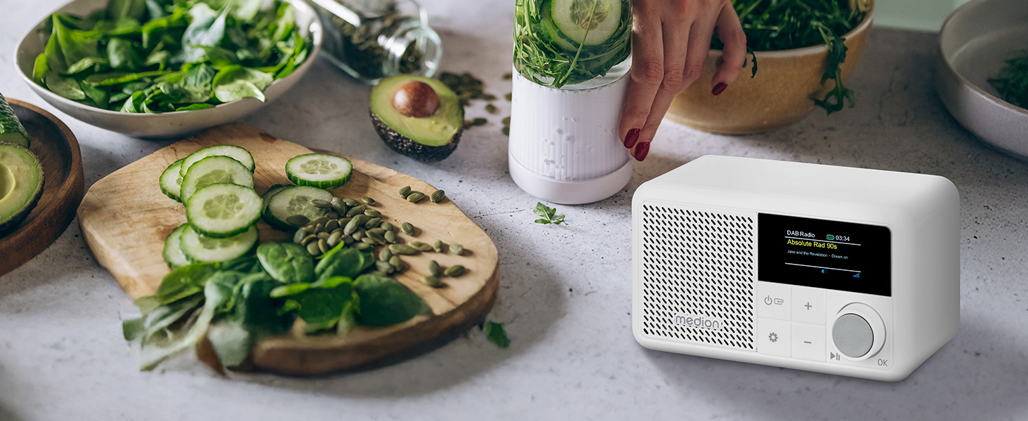 MEDION S66822 Портативне міні-радіо DAB+ з Bluetooth, акумулятор до 6,5 годин, дисплей, телескопічна антена, таймер сну, будильник, AUX, USB-C, зелений