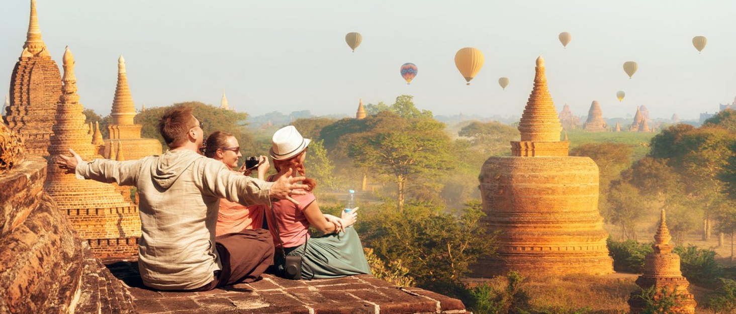 Щітка для пілінгу Uervoton, суха щітка з натуральною щетиною Tampico, для проблемної шкіри, целюліту та набряків, покращує кровообіг (з сумкою для зберігання)