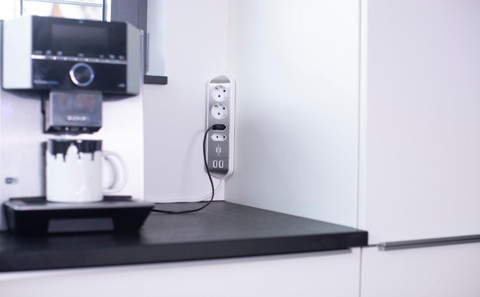 Бренненштуль Estilo Розподільник розеток у кут 4-разовий (настільна розетка з нержавіючою поверхнею для кухні та офісу, з 2 розетками із заземленням, 2 розетками Euro, з USB-функцією заряджання) Сріблястий/білий USB A сріблястий/білий