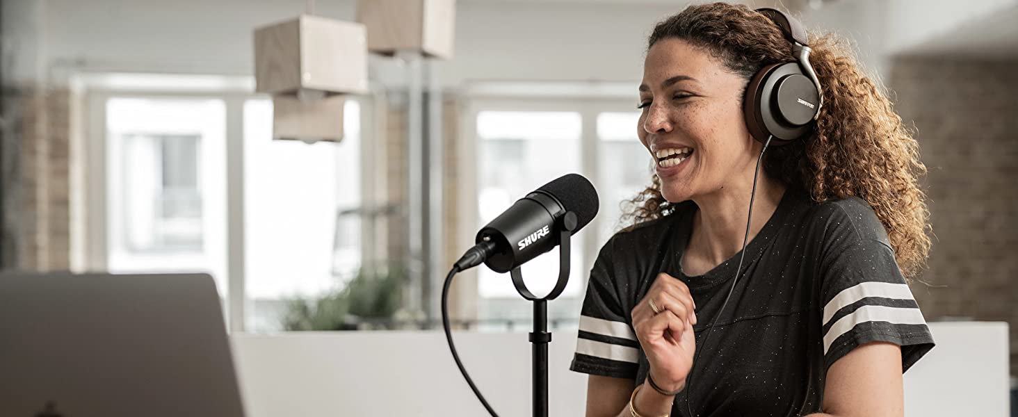 Мікрофон Shure MV7X XLR – Динамічний мікрофон для подкастів та вокалу, з технологією ізоляції звуку, чорний