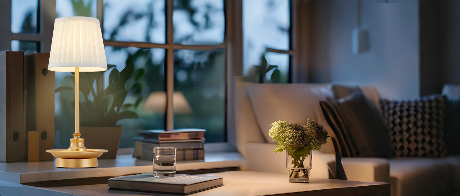 Настільна лампа GyroVu з USB-портом, сенсорним керуванням, 3 рівнями регулювання яскравості, тканинним абажуром та золотим підставою для спальні, вітальні та домашнього офісу