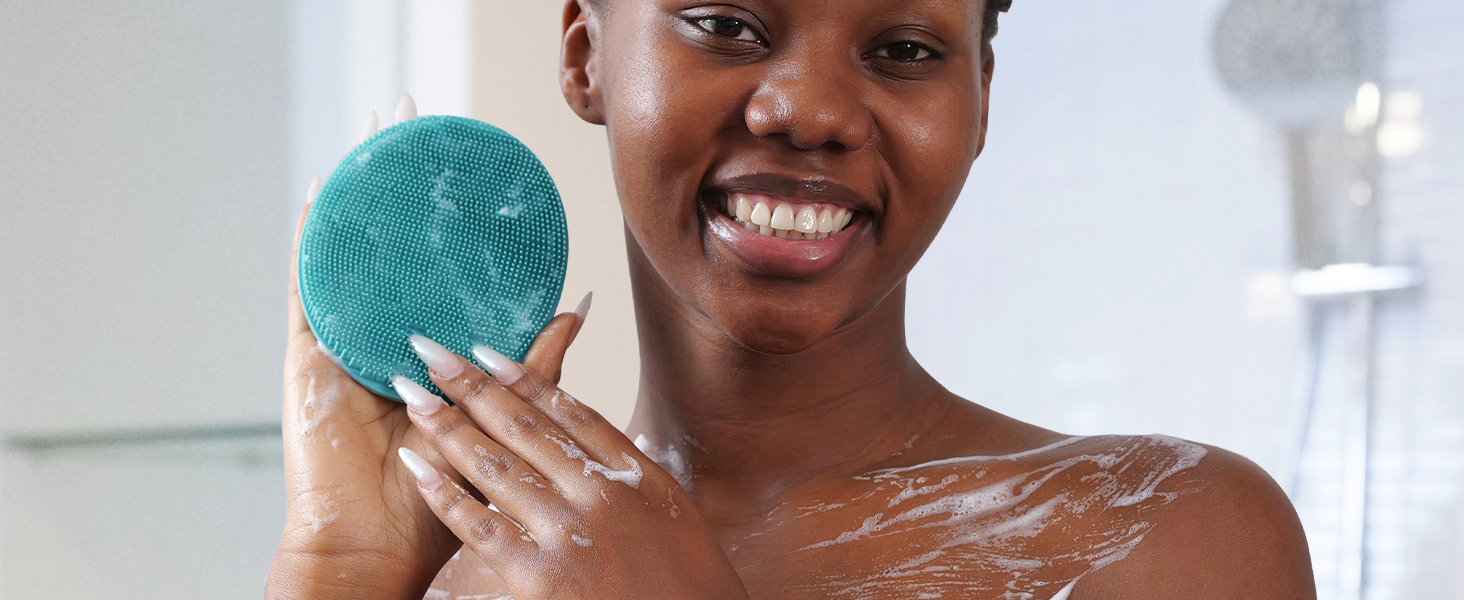 Силіконова щітка для тіла - скрабер для душу, м'які щетинки, для чутливої шкіри, чорний