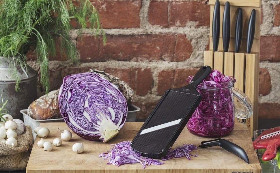 Терезка Kyocera Universal для овочів та фруктів, червона, з керамічними лезами, з захистом пальців, ергономічна, з отвором для підвішування