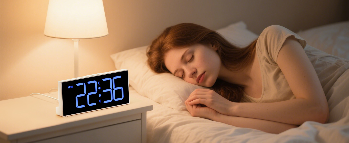 Цифровий будильник LATEC з двома сигналами, функцією Snooze, 4 рівнями яскравості та USB-портом для зарядки, білий