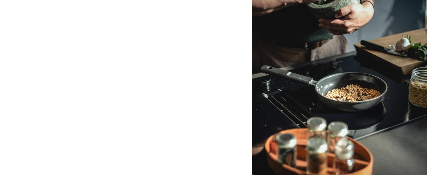 Сковорідки Fiskars Hard Face 24 і 28 см, антипригарне покриття, для всіх плит, алюміній/пластик, 2 шт, чорний