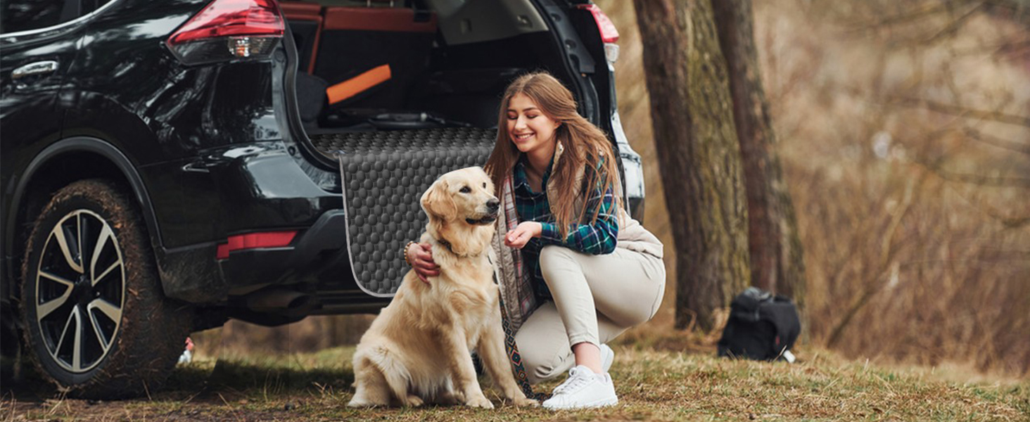 Килимок для собак у машину Taygeer, чорний, 145x136 см, вологостійкий та стійкий до подряпин, з боковими захистами та оглядовим вікном
