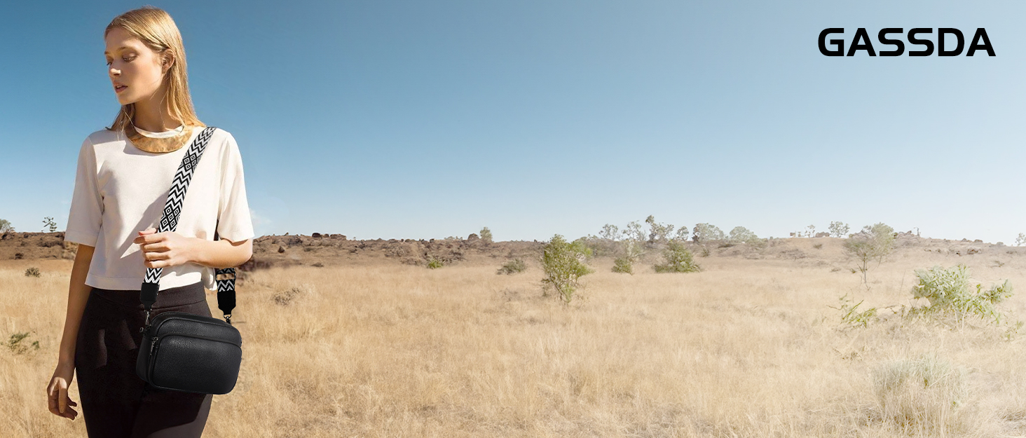 Сумка жіноча через плече бежева PU шкіра, маленька крос-боді з відстібним ремінцем