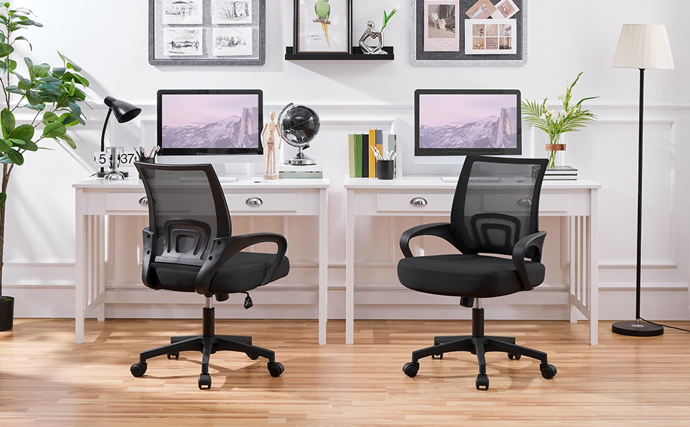 Офісне крісло Yaheetech ергономічне, з сітчастою спинкою та підлокітниками, поворотне, для начальника, з функцією гойдання, регульоване по висоті, підходить для ваги до 136 кг, чорне