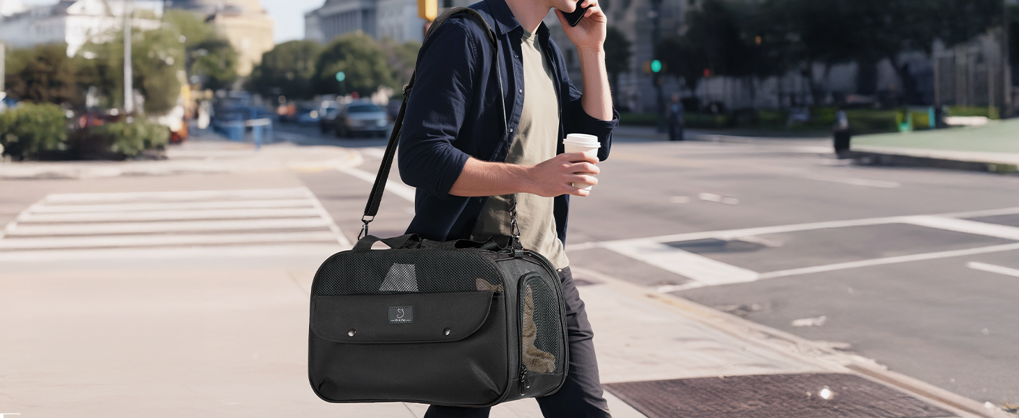 Транспортний бокс для тварин на 4 місця: кіт, собака. Підходить для перевезень літаком/автомобілем. Легкий, з надійними застібками та 4 сітками. Чорний колір.