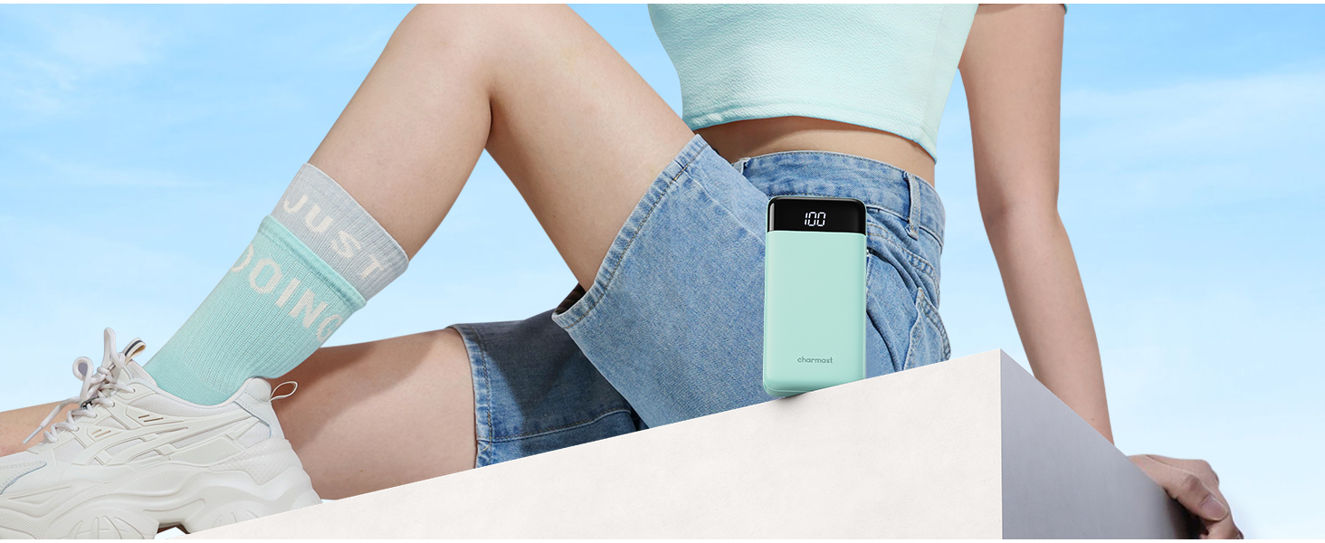 Power Bank Charmast 10000mAh з 6 виходами, USB-C, LED-дисплеєм, 4 кабелями, чорний