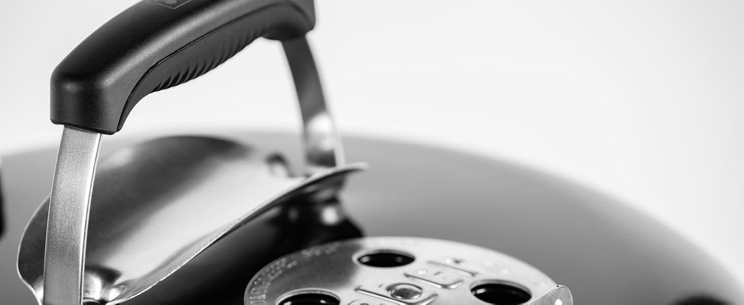 Вугільний гриль Weber Compact Kettle 47 см, порцелянове покриття, на тринозі з колесами, хромована решітка, чорний