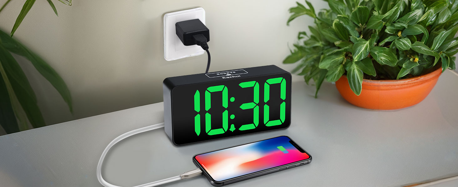 LED-годинник Eachui з USB-зарядкою, великий дисплей, регулювання яскравості та гучності, повтор, 12/24 год, цифровий годинник, живлення від мережі (чорний & білий)