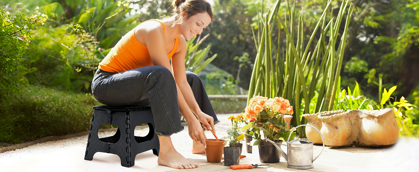 Складний стілець HOUSE DAY 27см чорний: міцний, з антиковзними ніжками та ручкою, для кухні, ванної, дитячої кімнати, кемпінгу, вантажопідйомність 150кг