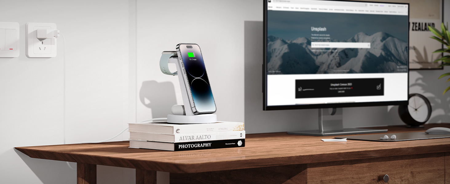 Зарядний станція 3 в 1 для iPhone з бездротовою зарядкою - сумісна з iPhone 16, 15, 14, 13, 12, 11, X, Pro, Max та Apple Watch, AirPods. 18W адаптер в комплекті.