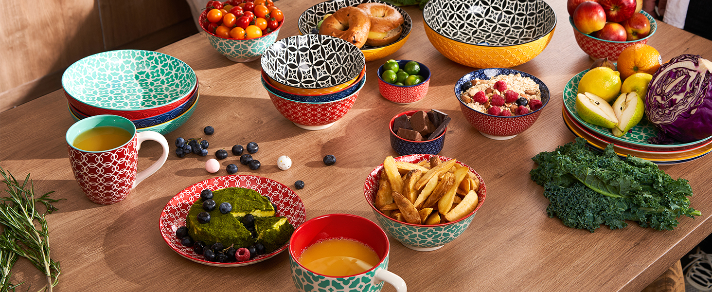 Набір посуду DOWAN: 12-частинний набір керамічного посуду для 4 осіб. Тарілки та супові миски з квітковим візерунком - ідеальний подарунок на новосілля або день народження.