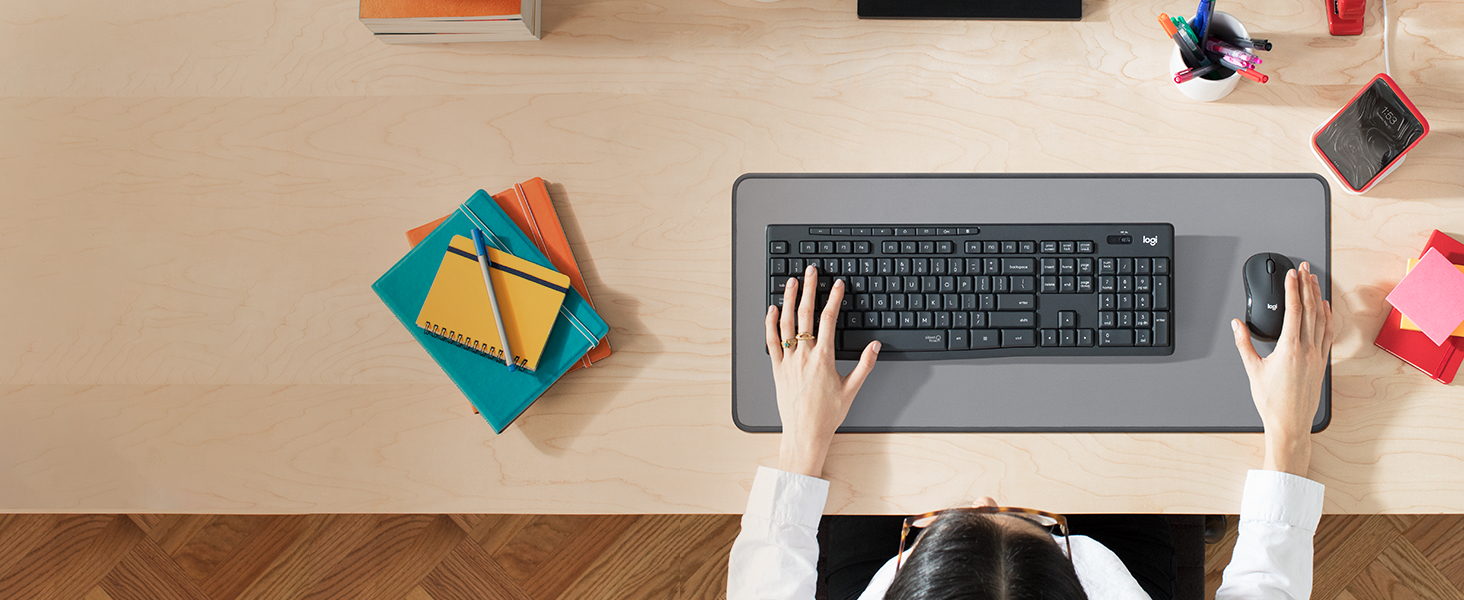 Комплект бездротової клавіатури та миші Logitech MK295 з технологією SilentTouch, QWERTZ, чорний, для комфортної роботи