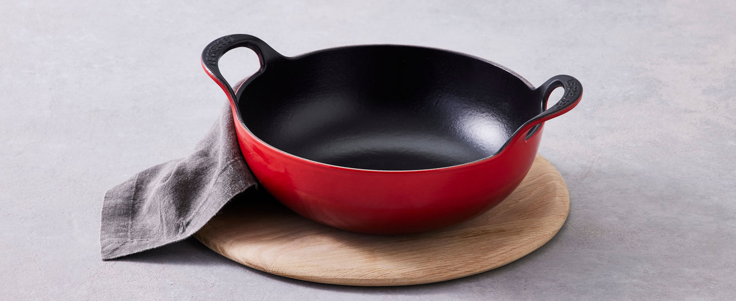Чавунна балтійська каструля Le Creuset 24 см, 2,7 л, червона, для індукції та духовки