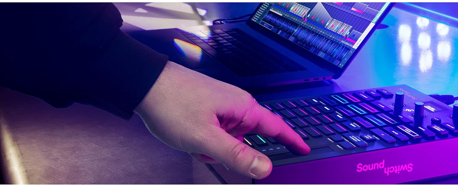 SoundSwitch Control One – Професійний контролер освітлення DMX для DJ з 3 місяцями доступу до програмного забезпечення SoundSwitch, підтримка DMX та Phillips Hue. Чорний колір