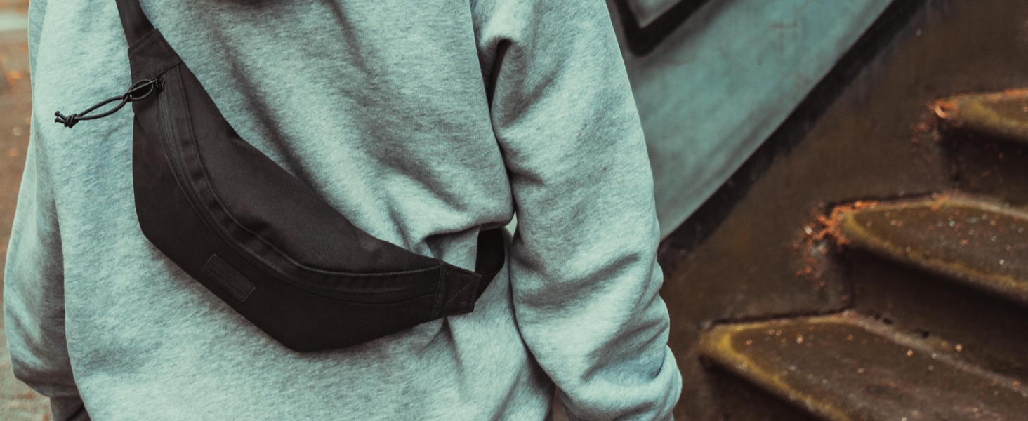 JOHNNY URBAN: поясна сумка (бананка) Erik Small - чорна, водонепроникна, для чоловіків та жінок, стильна нагрудна сумка для фестивалів