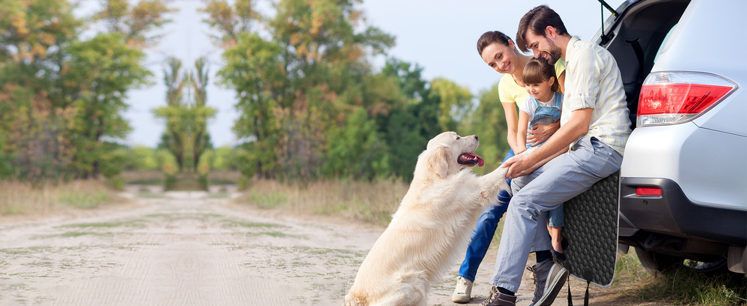 Килимок для собак у машину Taygeer, чорний, 145x136 см, вологостійкий та стійкий до подряпин, з боковими захистами та оглядовим вікном