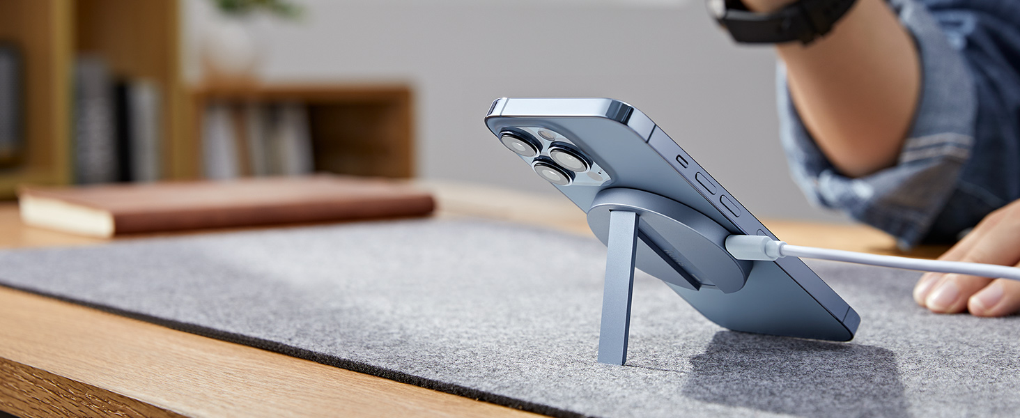 Бездротовий зарядний пристрій ESR MagSafe з підставкою для iPhone 17/16/16 Pro/16 Pro Max/15/14/13, AirPods 4/3/2 Pro, білий (без адаптера живлення)