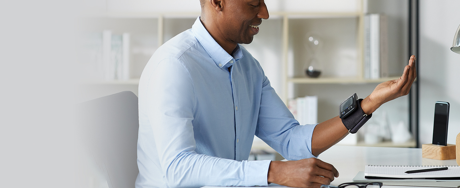 Тонометр на зап'ясті OMRON RS7 Intelli IT з Bluetooth, клінічно перевірений, Testsieger Stiftung Warentest 09/2020