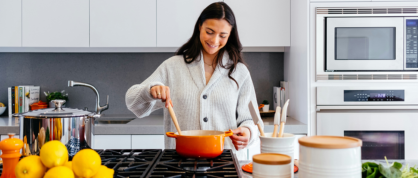 Набір гриль-посуду TIVOLI 4-частини з нержавіючої сталі з безпечними дерев'яними ручками (щипці, лопатка, щітка, виделка)