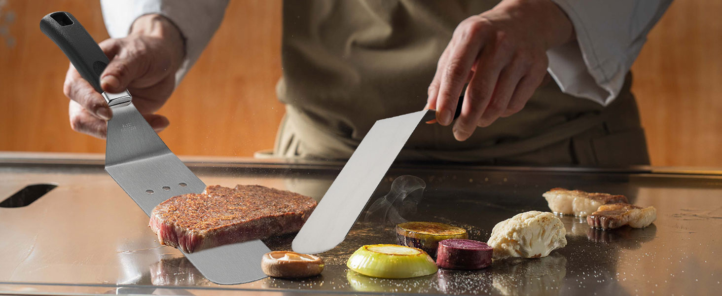 Набір аксесуарів для гриля Grilljoy Plancha: 28 предметів для Blackstone, Teppanyaki, та вогняних плит. Включає прес для смаш-бургерів, шпатель та інші необхідні інструменти.