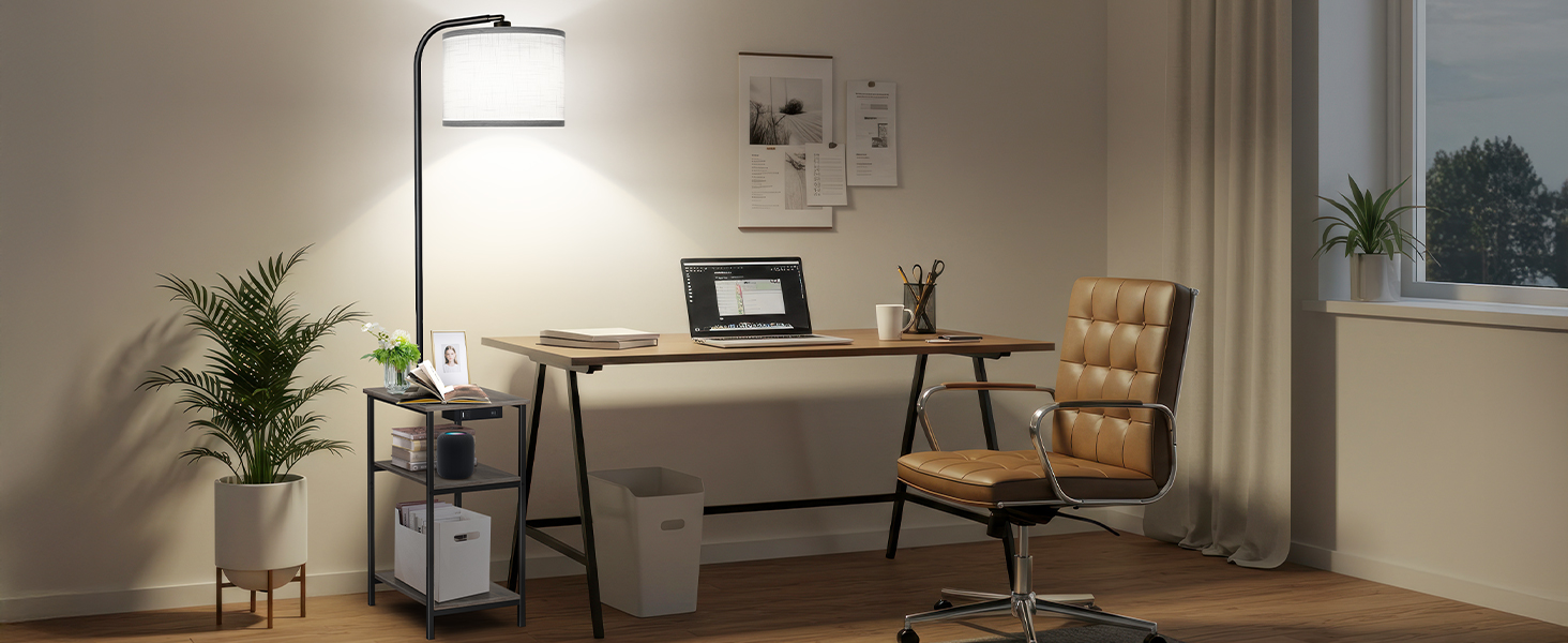 Стійка лампа для вітальні з поличкою та столом, регульована LED лампа з пультом, 3 колірні температури, приліжний столик з функцією зарядки та полицею, дерев'яний столик для спальні, офісу, коричневий в стилі рустік