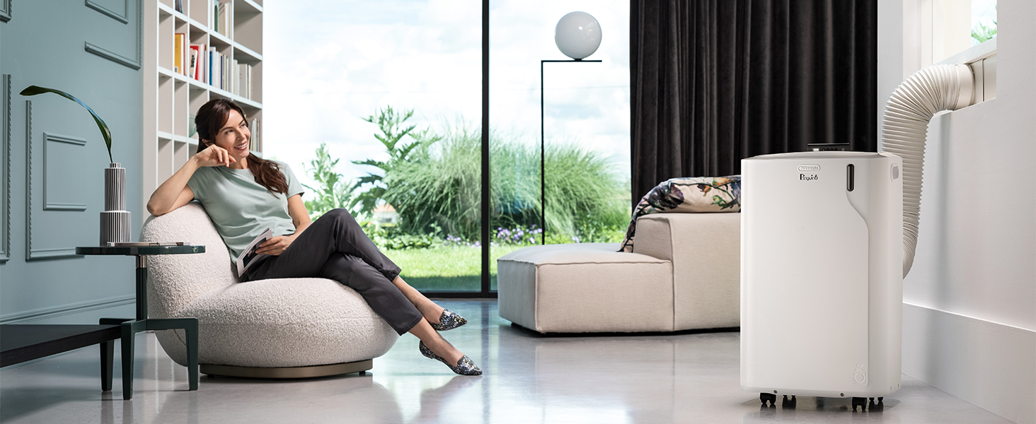 Мобільний кондиціонер De'Longhi Pinguino PAC EM82, білий. Для приміщень до 80 м³, 9400 BTU, 2.4 кВт, функція осушувача, таймер 24 години, клас енергоефективності A