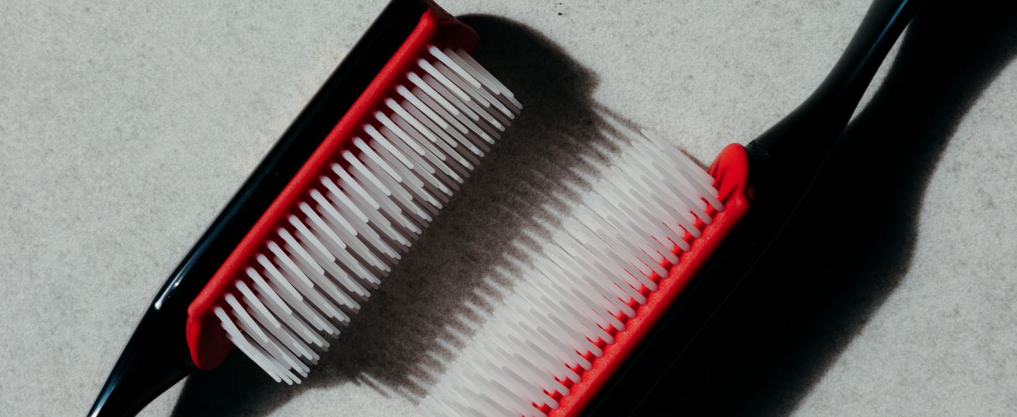 Щітка для кучерявого волосся Denman D3 (African), 7-рядна стилістична щітка для розчісування, розділення, формування та визначення локонів – для жінок та чоловіків (чорний/червоний)
