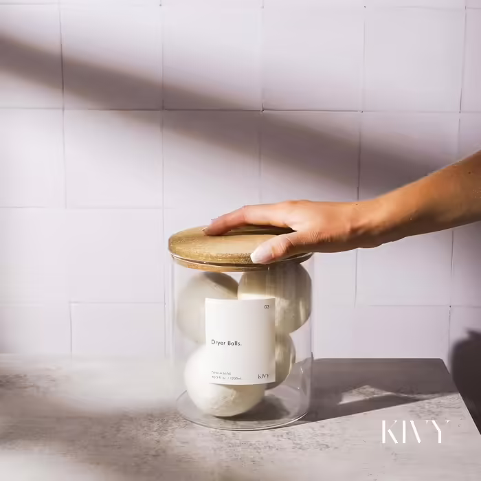 KIVY скляна банка для прального порошку з етикетками, 2×2000 мл — контейнер для зберігання капсул і порошку, органайзер для пральної кімнати