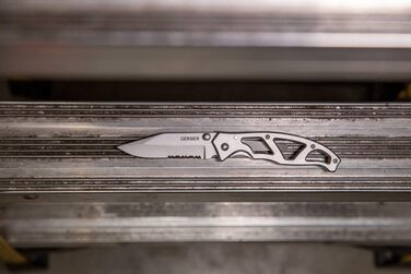 Складаний ніж Gerber з гладким лезом і кліпсою, довжина леза 7,6 см