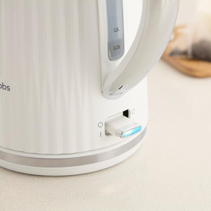 Електрочайник Russell Hobbs Eden 1,7 л 2400 Вт, білий, нержавіюча сталь, знімний фільтр, відкривання кришки кнопкою, індикатор рівня води, підсвітка, BPA free 27360-70