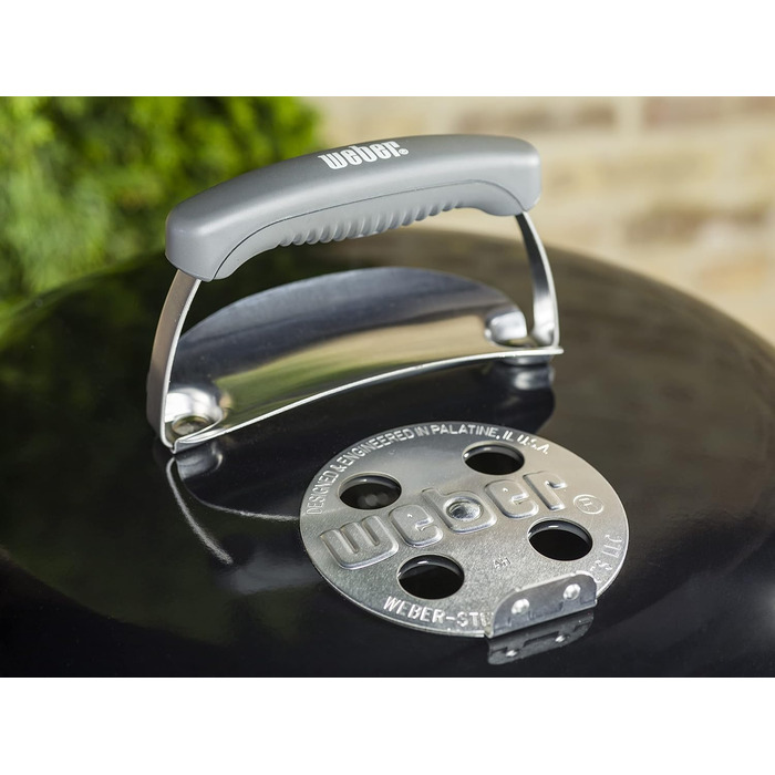 Вугільний гриль Weber Classic Kettle 57 см, чорний, з термометром, емальований, на колесах, для барбекю