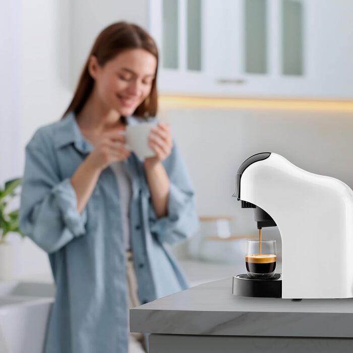 Кавомашина Ufesa Bellagio 3-в-1 для капсул Nespresso, Dolce Gusto та меленої кави, сенсорна панель, 7 рівнів, резервуар 1 л, 1400 Вт, 15 бар, компактна
