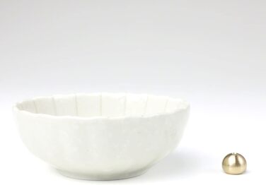 Керамічний тримач для пахощів Asayu Japan Білий Лотос, 10 см, з латунною підставкою, для йоги, медитації, японський асчефенгер