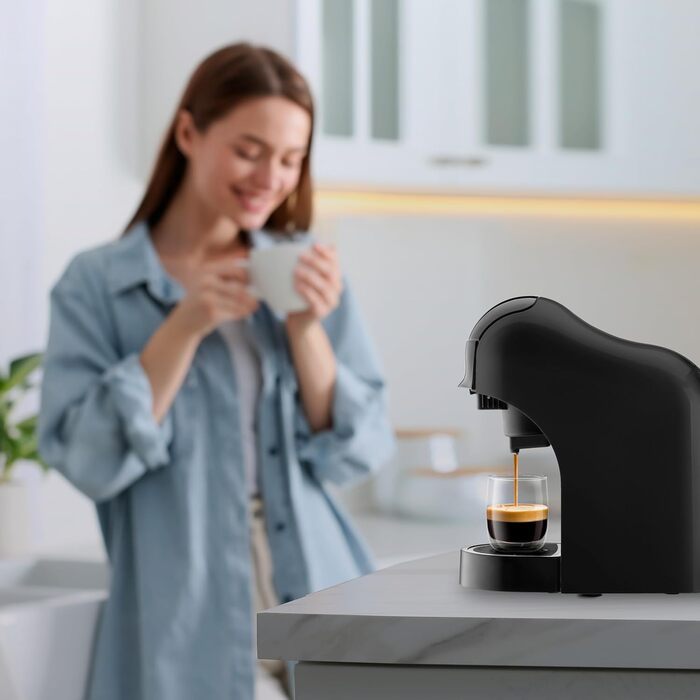 Кавоварка Ufesa Bellagio 3-в-1 для капсул Nespresso, Dolce Gusto та меленої кави, сенсорна панель, 1 л, 1400 Вт, 15 бар, чорна