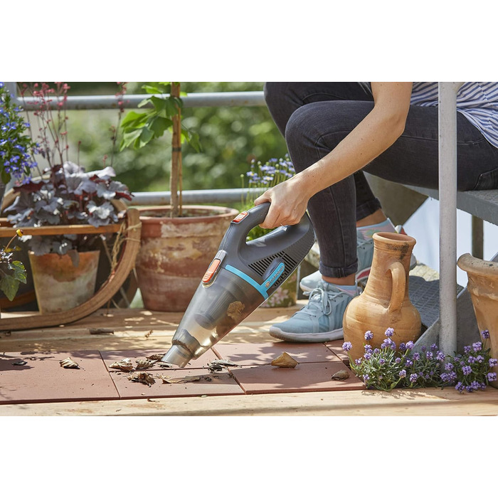 Акумуляторний ручний пилосос Gardena EasyClean Li для вологого та сухого прибирання, вбудований Li-Ion акумулятор, висока потужність всмоктування
