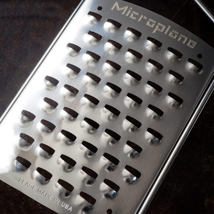 Терка Microplane XL-груба для картоплі, сиру, капусти, огірків, гарбуза та цукіні, чорна, леза з нержавіючої сталі, виробництво США