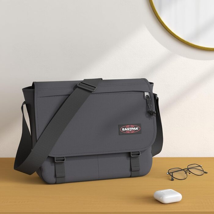 Сумка-месенджер EASTPAK Delegate+ унісекс, через плече, поясна, чорна, 1 шт.
