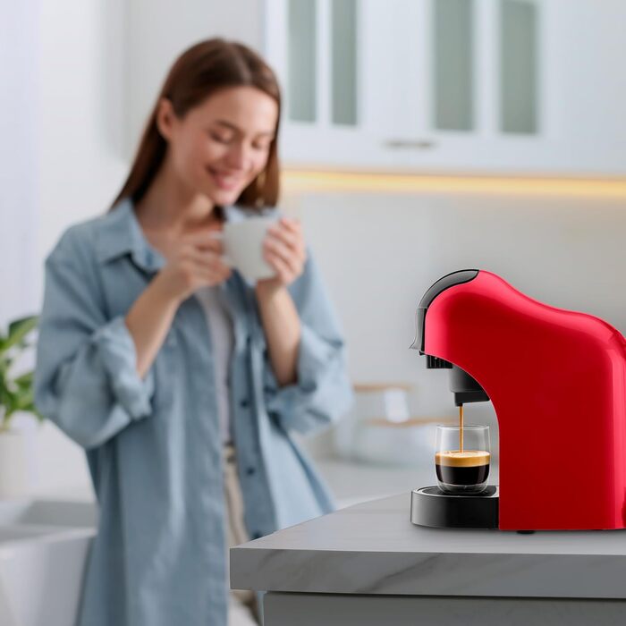 Кавоварка Ufesa Bellagio 3-в-1 для капсул Nespresso, Dolce Gusto або меленої кави, сенсорна панель, 7 режимів, резервуар 1 л, 1400 Вт, 15 бар, червона, компактна