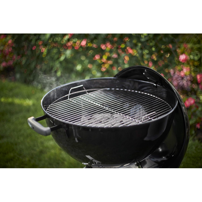 Вугільний гриль Weber Classic Kettle 57 см, чорний, з термометром, емальований, на колесах, для барбекю