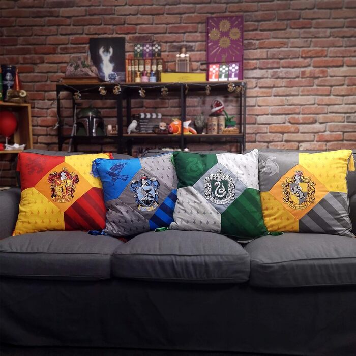 Подушка Elbenwald Harry Potter з китицями у стилі Ґрифіндор, з вишитою емблемою, червоно-жовта, 48x48 см