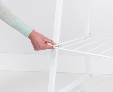 Бренд Brabantia – Компактна підлогова стійка для одягу Linn, металевий каркас і бамбукова перекладина, 47,6x34x170 см, біла, для вішання, сушіння та провітрювання одягу