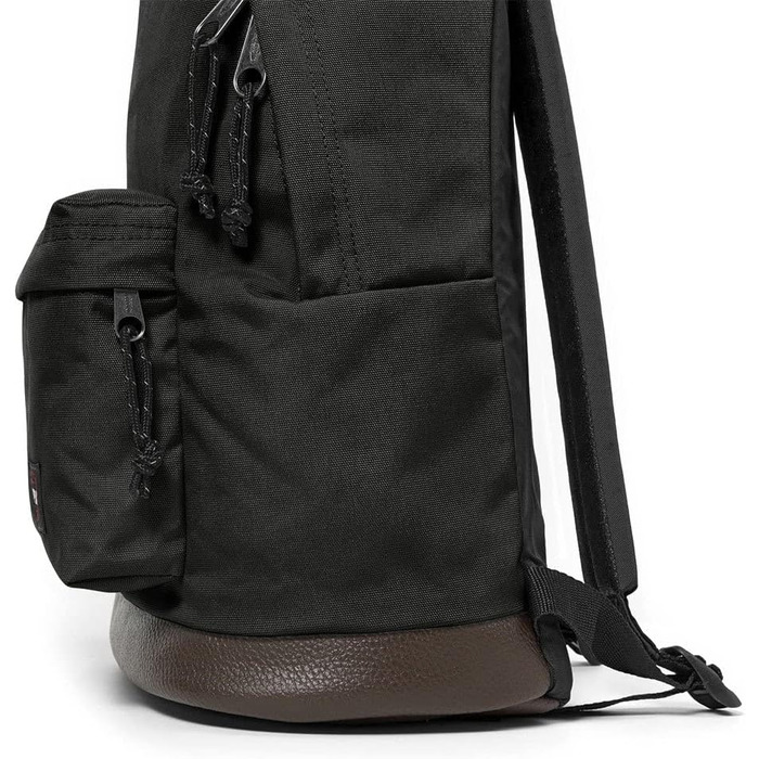 Рюкзак Eastpak WYOMING 24 л – міський рюкзак для ноутбука, чорний
